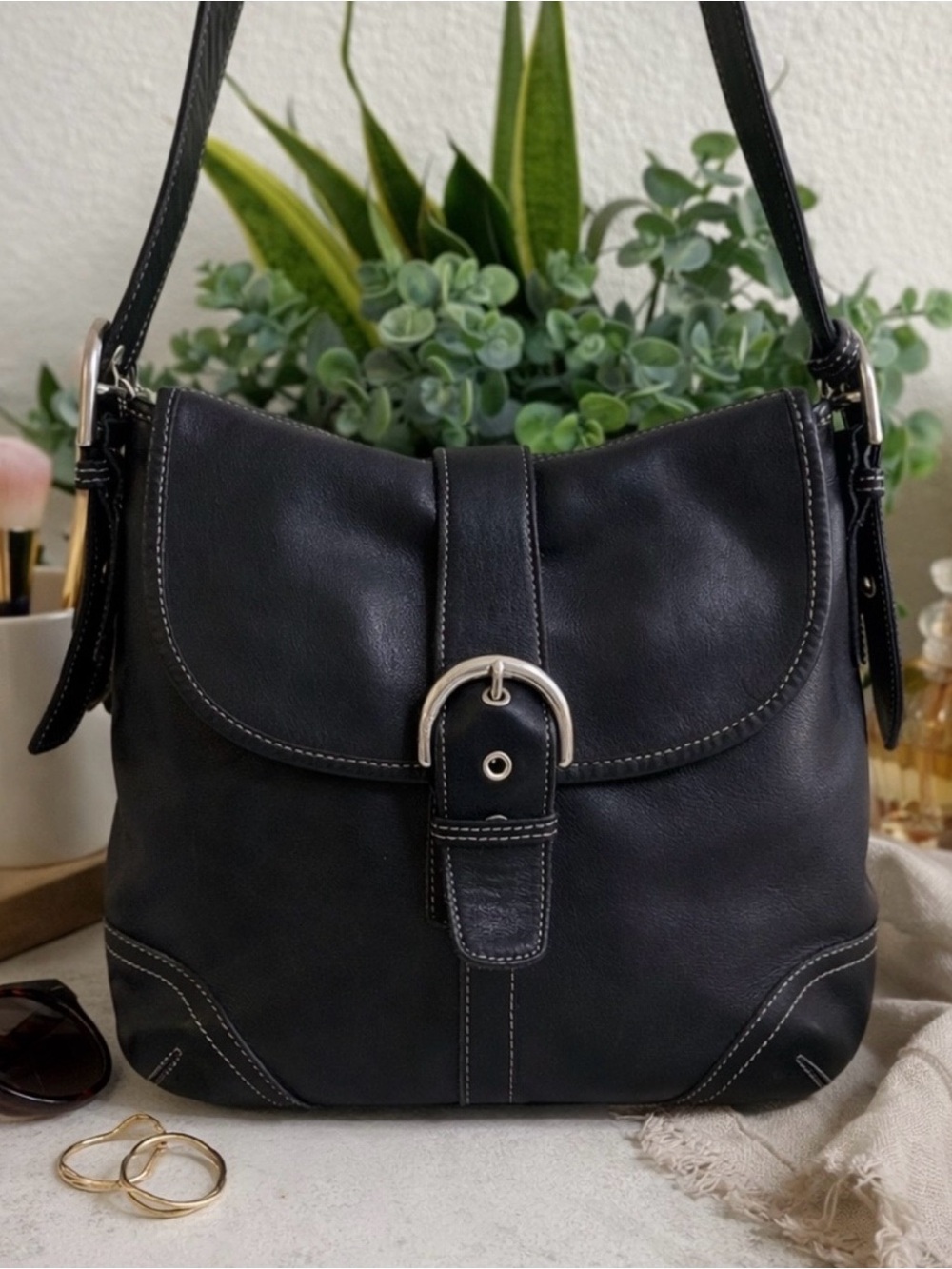 Vintage Y2K Coach Soho Black Leather Flap Shoulder Bag 9480
